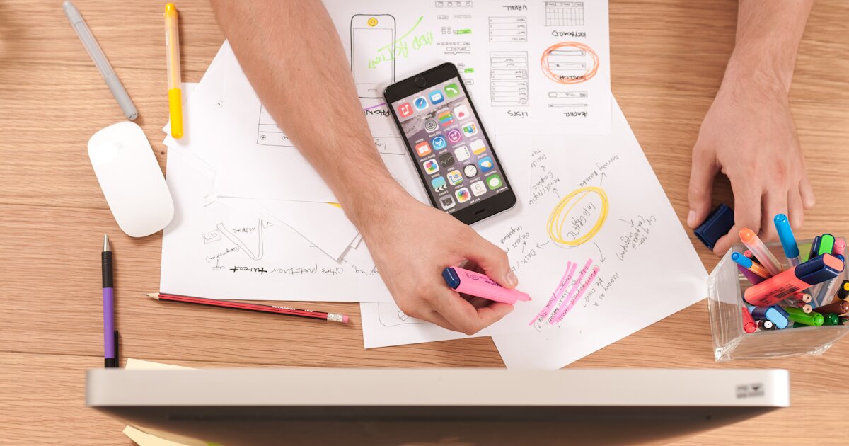 Web propia vs. redes sociales: Por qué necesitas las dos (pero una es más importante)